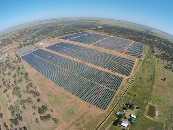Australia-large-scale-solar-battery-system.jpg
